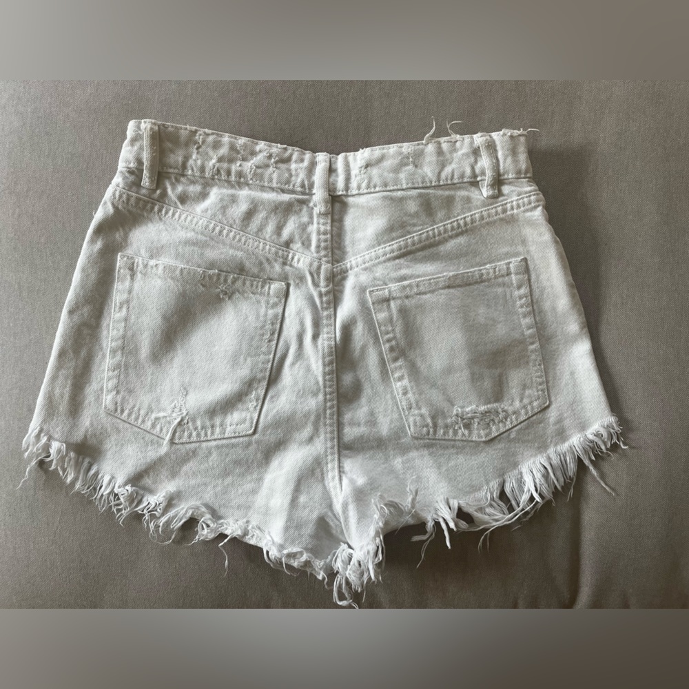 Zara size 6 white jean shorts
